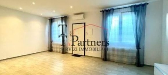 3 rooms Apartment in Campi Bisenzio, Italy No. 40330 3