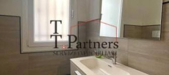 3 rooms Apartment in Campi Bisenzio, Italy No. 40330 9