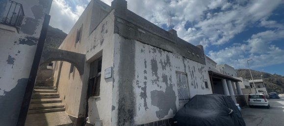 6 bedrooms House in Lipari, Italy No. 372483 2