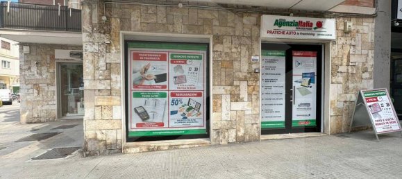 3 rooms Commercial property in Bari, Italy No. 24749 9