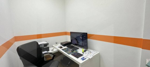 3 rooms Commercial property in Bari, Italy No. 24749 6