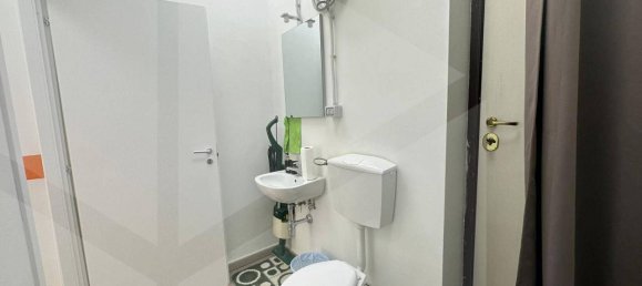 3 rooms Commercial property in Bari, Italy No. 24749 8