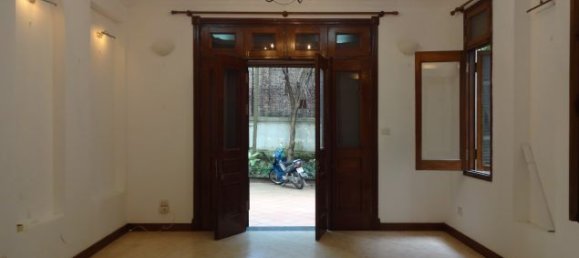 Casa de 3 dormitorios en Tay Ho, Vietnam No. 5090 6