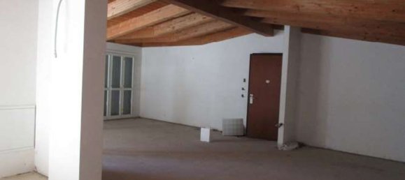 102m² Commercial property in Besana in Brianza, Italy No. 314722 2