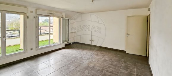 3 bedrooms Apartment in Franconville, France No. 339978 2