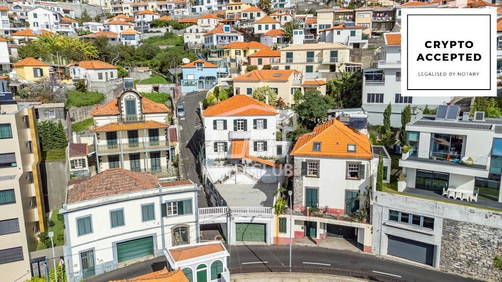 5 bedrooms Villa in Funchal, Portugal No. 104424