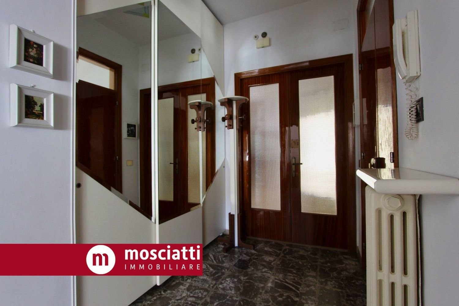 7 bedrooms Apartment in Castelraimondo, Italy No. 382396