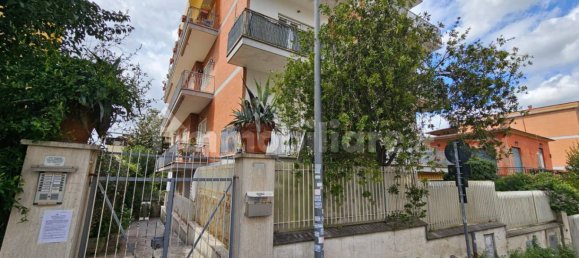 3 bedrooms Apartment in Rome, Italy No. 8832 4