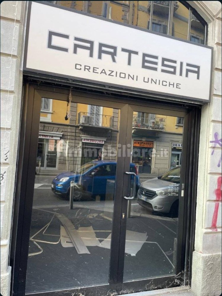 2 rooms Commercial property in Milan, Italy No. 351376