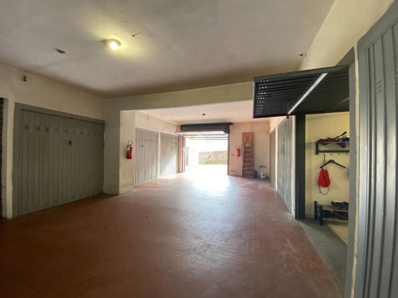 Garage in Casella, Italy 11m², Nr. 39257