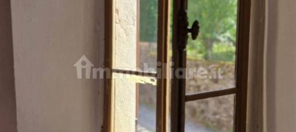 4 bedrooms House in Montecreto, Italy No. 208883 10