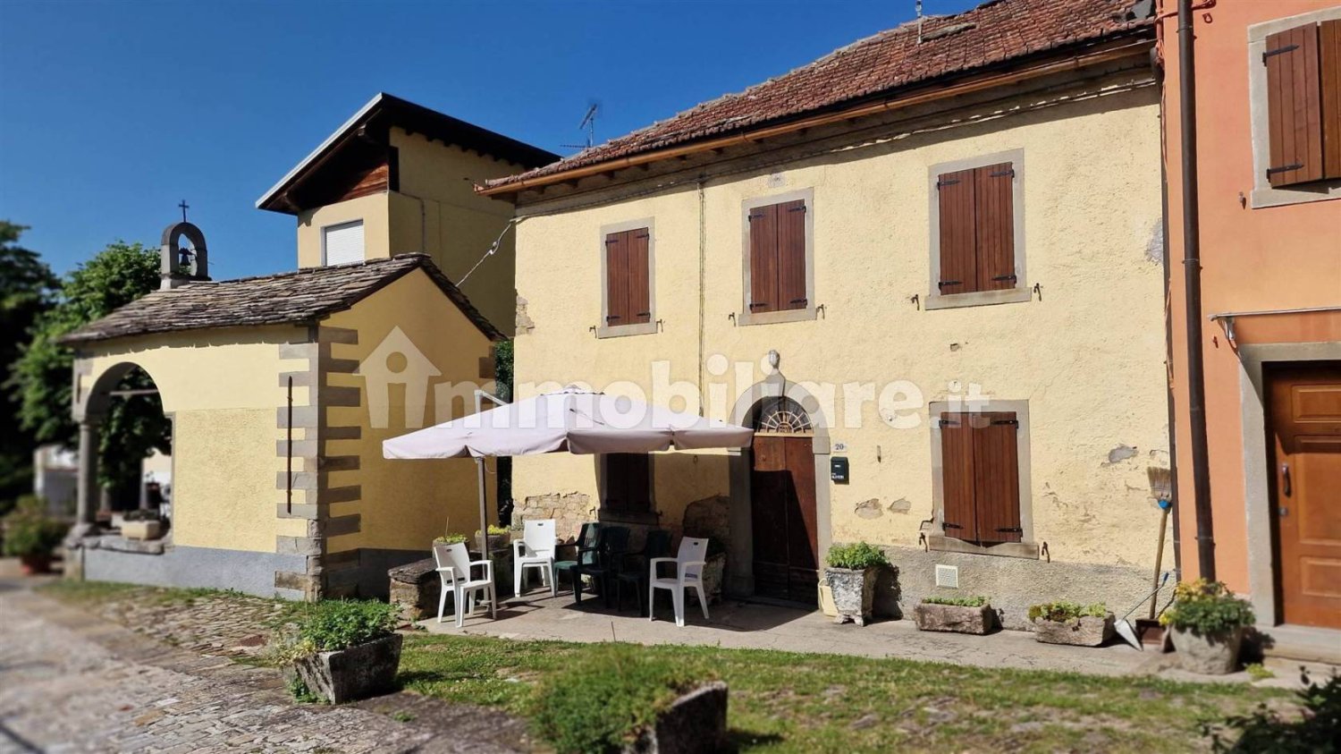 4 bedrooms House in Montecreto, Italy No. 208883