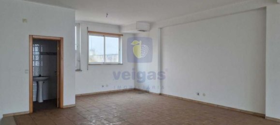 111m² Commercial property in Leiria, Portugal No. 180286 10
