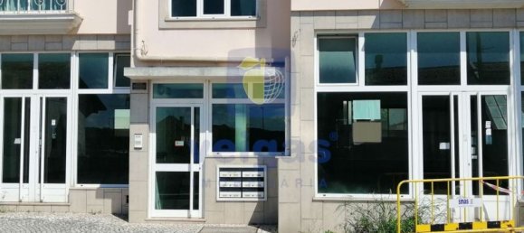 111m² Commercial property in Leiria, Portugal No. 180286 6