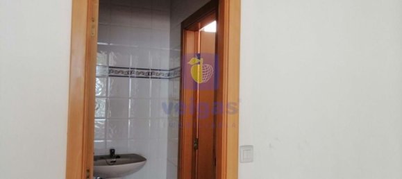 111m² Commercial property in Leiria, Portugal No. 180286 8