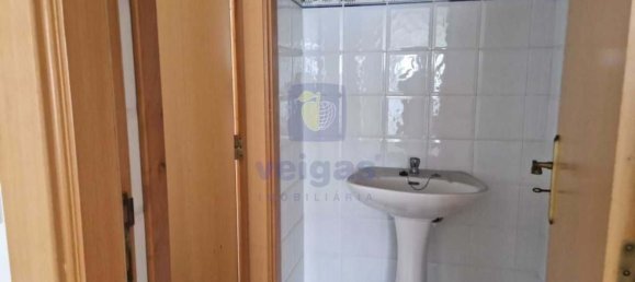 111m² Commercial property in Leiria, Portugal No. 180286 12