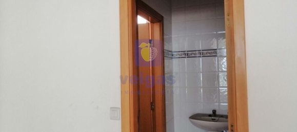 111m² Commercial property in Leiria, Portugal No. 180286 4