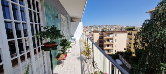 4 bedrooms Apartment in Naples, Italy No. 327453 2