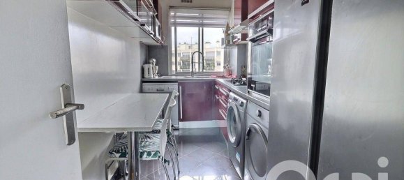 3 bedrooms Apartment in Paris, France No. 174038 9