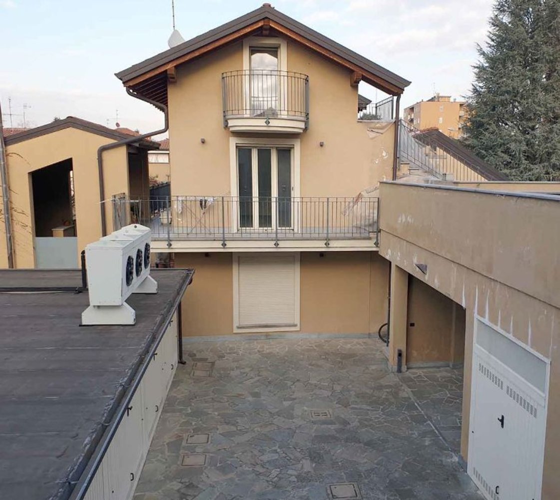 Propriété commerciale à Nerviano, Italy 76m² No. 64308