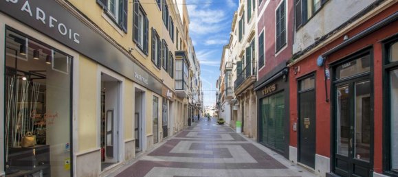 Apartamento de 14 dormitorios en Mahon, Spain No. 10592 3