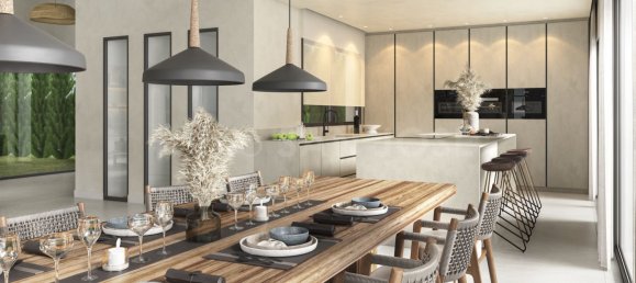 5 bedrooms Villa in Estepona, Spain No. 33389 2