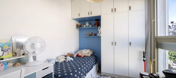 4 bedrooms Apartment in Paris, France No. 172448 9