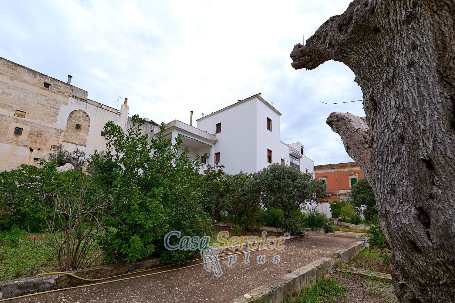Casa de 16 divisões em Parabita, Italy N.º 60353