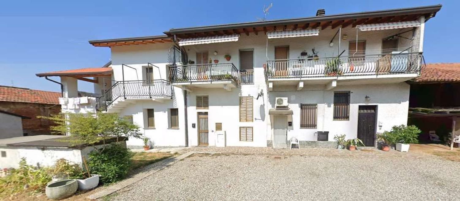 3-salle Appartement à Cesate, Italy No. 95873