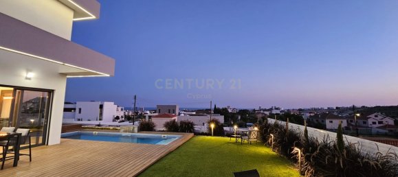 4 chambres Villa à Agios Athanasios, Cyprus No. 4019 21