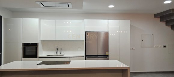 4 chambres Villa à Agios Athanasios, Cyprus No. 4019 3