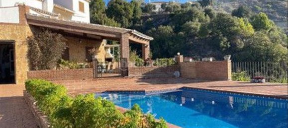 Villa de 3 dormitorios en Mijas, Spain No. 51641 2