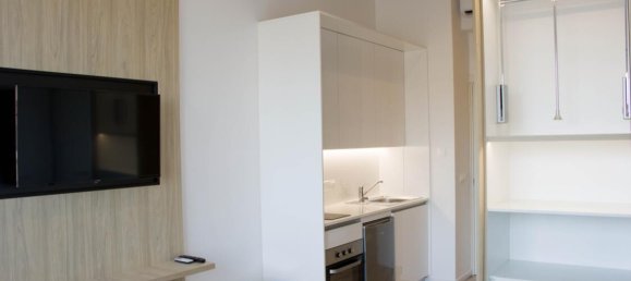 Квартира с 18 комнатами в Лимассол, Кипр № 2600 2