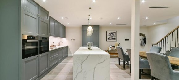 4 bedrooms House in London, United Kingdom No. 7012 15