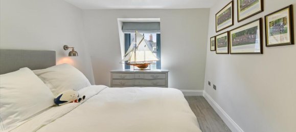 4 bedrooms House in London, United Kingdom No. 7012 10