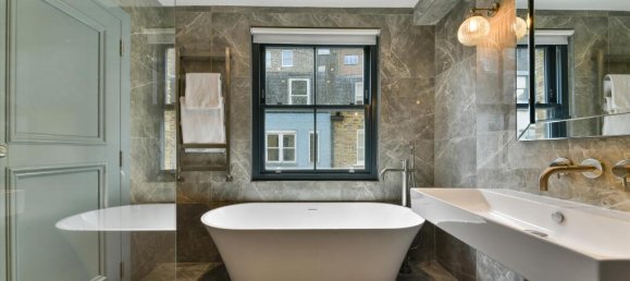 4 bedrooms House in London, United Kingdom No. 7012 9