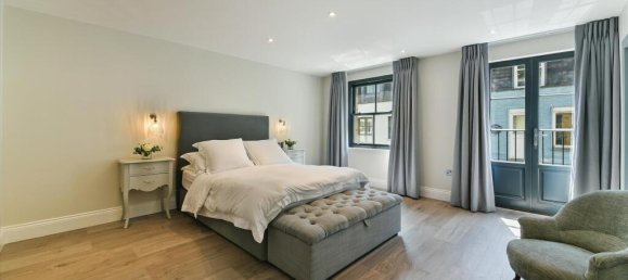 4 bedrooms House in London, United Kingdom No. 7012 8