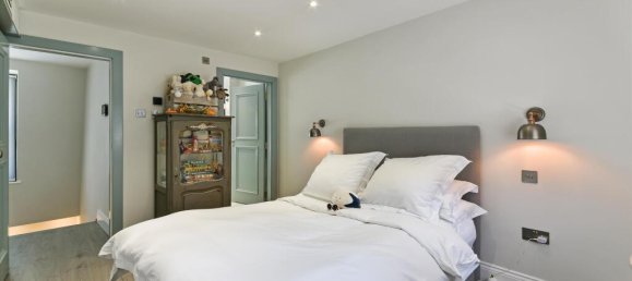 4 bedrooms House in London, United Kingdom No. 7012 12