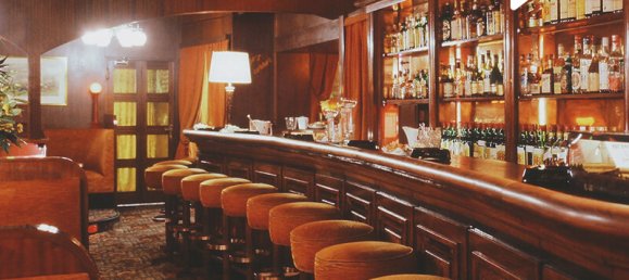 150m² Commercial property in Paris, France No. 285154 3