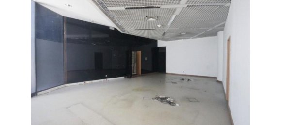 840m² Commercial property in Santarem, Portugal No. 58133 5