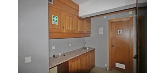 840m² Commercial property in Santarem, Portugal No. 58133 9