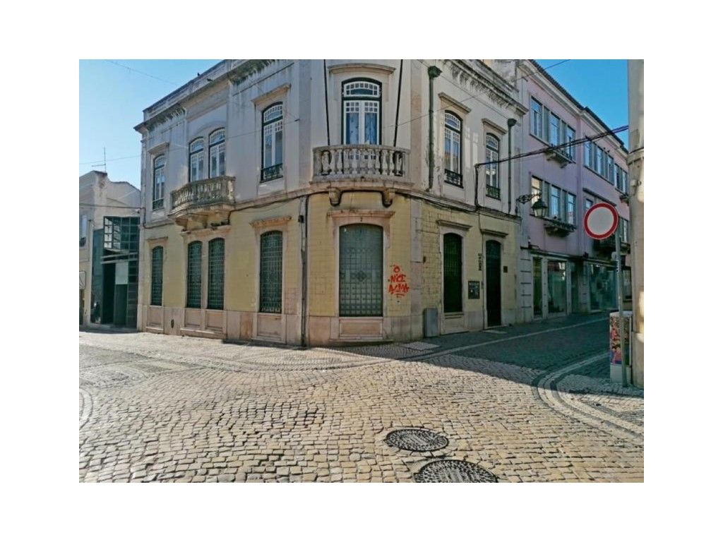 840m² Commercial property in Santarem, Portugal No. 58133