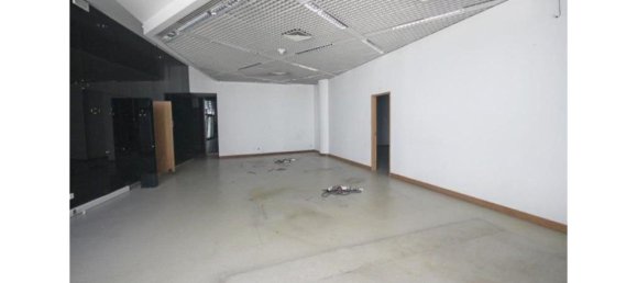 840m² Commercial property in Santarem, Portugal No. 58133 8