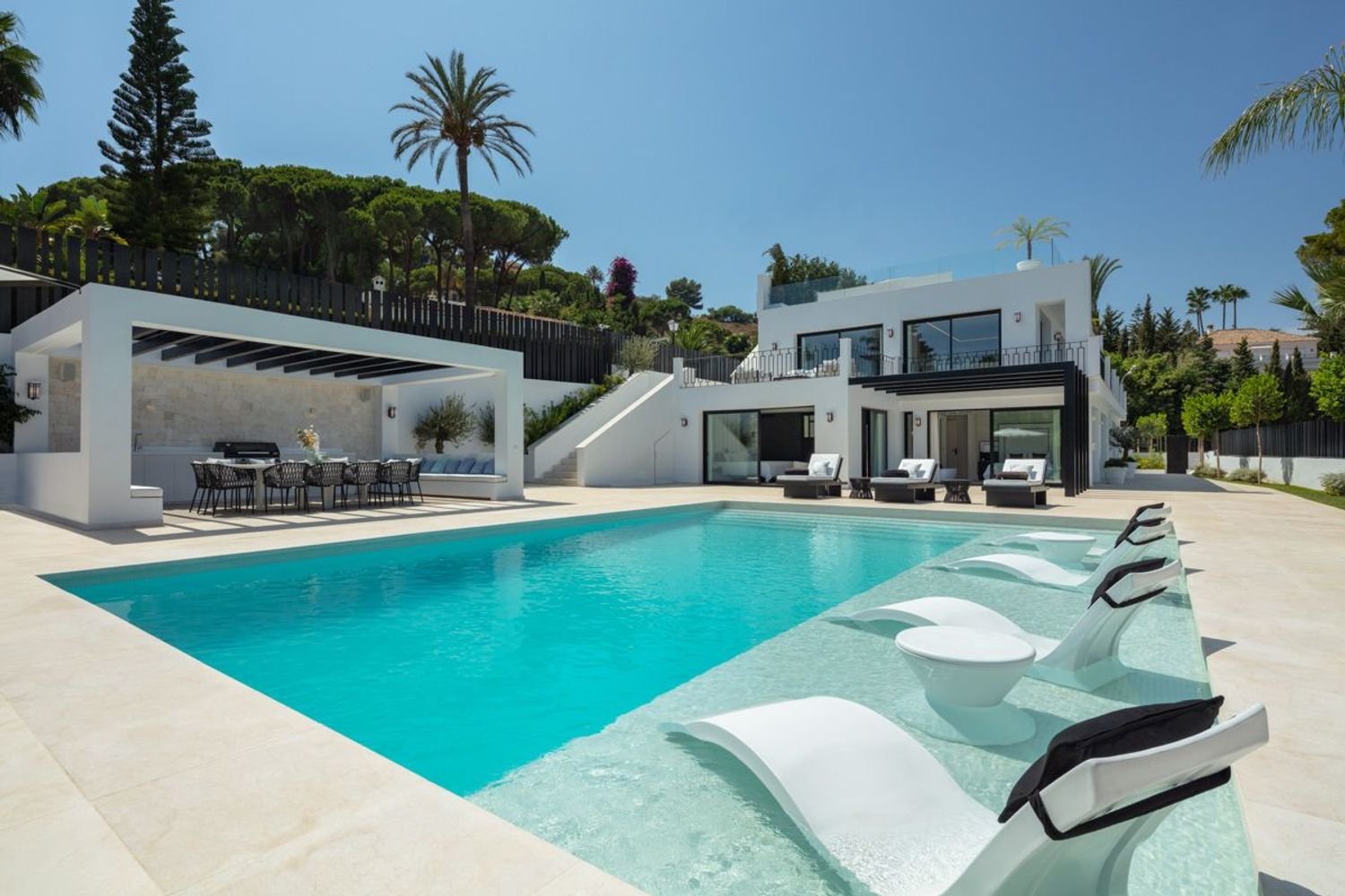 5 bedrooms Villa in Marbella, Spain No. 71443