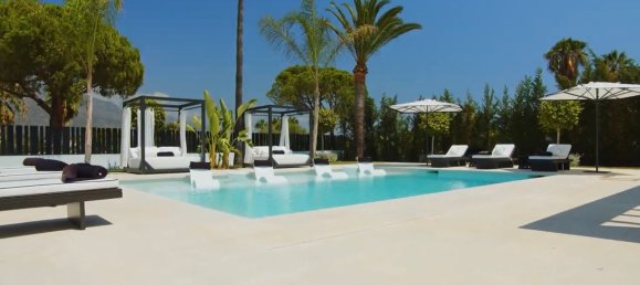 5 bedrooms Villa in Marbella, Spain No. 71443 3