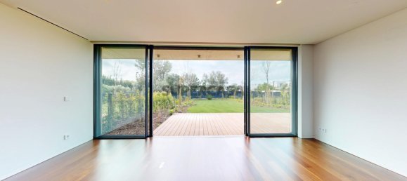 3 bedrooms Villa in Cascais, Portugal No. 151052 2