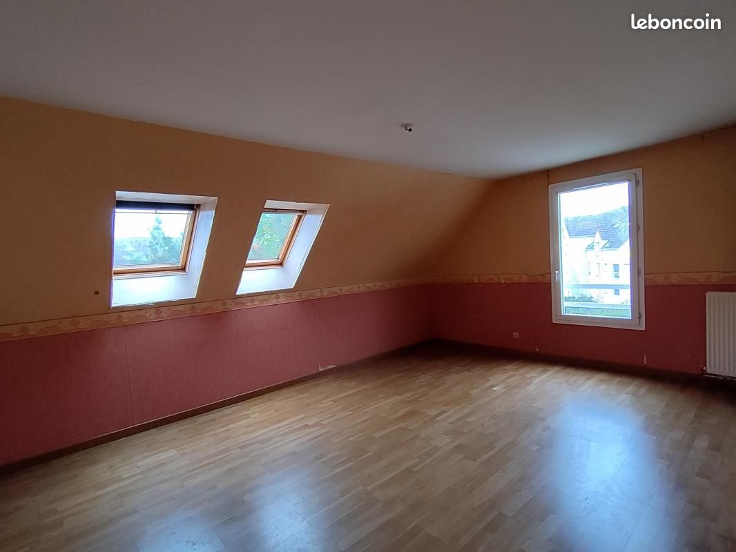 Дуплекс с 4 спальнями в Крепи-ан-Валуа, Франция № 270134