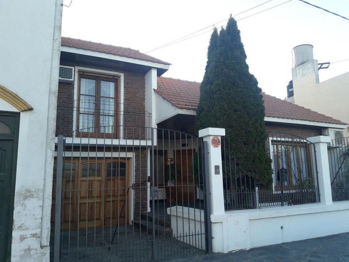 Casa de 3 dormitorios en Buenos Aires, Argentina No. 99101