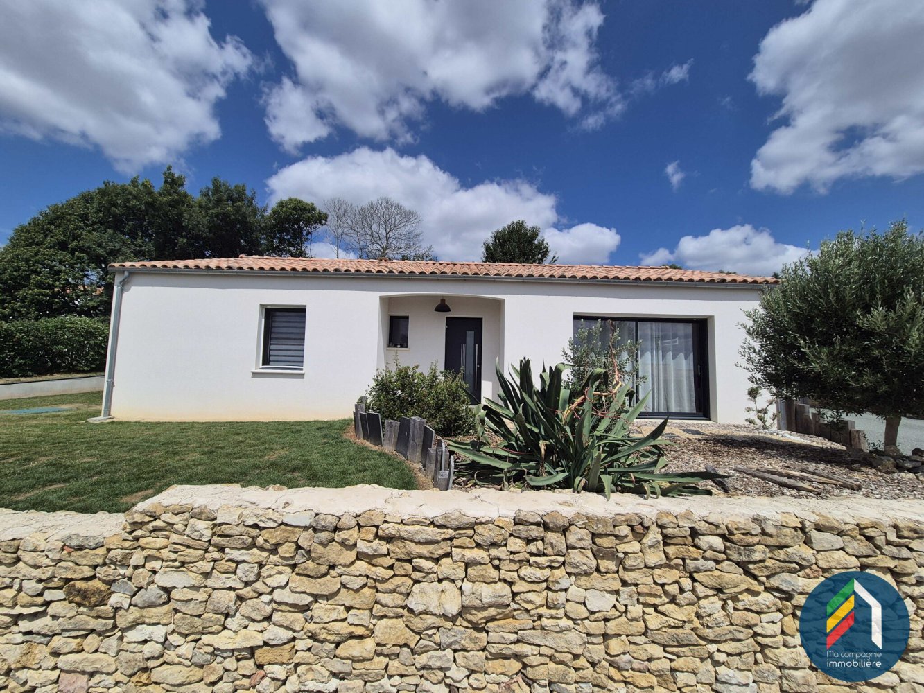 3 bedrooms House in Vendee, France No. 299950