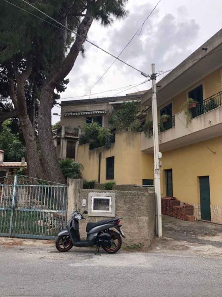 Apartamento de 4 habitaciónes en Messina, Italy No. 220565